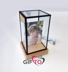 מעמד זכוכית עם 2 תמונות ותאורת לד
