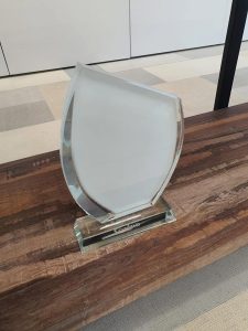 מעמד זכוכית מסיבי עם תחתית
