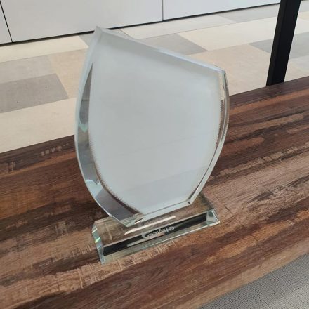 מעמד זכוכית מסיבי עם תחתית
