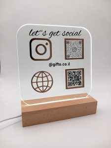 מעמד תלת מימד QR Codes