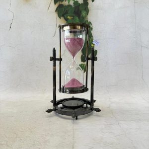 שעון חול 5 דקות מנחושת מהודר במעמד שולחני עם מצפן ימאות