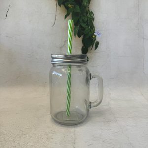 כוס עם קש שקוף