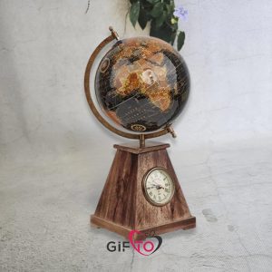 גלובוס ענתיק יוקרתי 8 אינץ על פגודת עץ עם שעון
