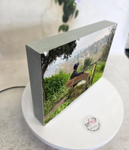 בלוק עץ עם תמונה אישית קנט אפור עובי 3 ס"מ